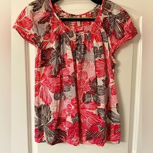 Ladies Size Large floral fun summer top. 🌸🌺🌸🌺🌸🌺